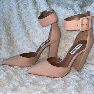 Nude Steve Madden pointed heels